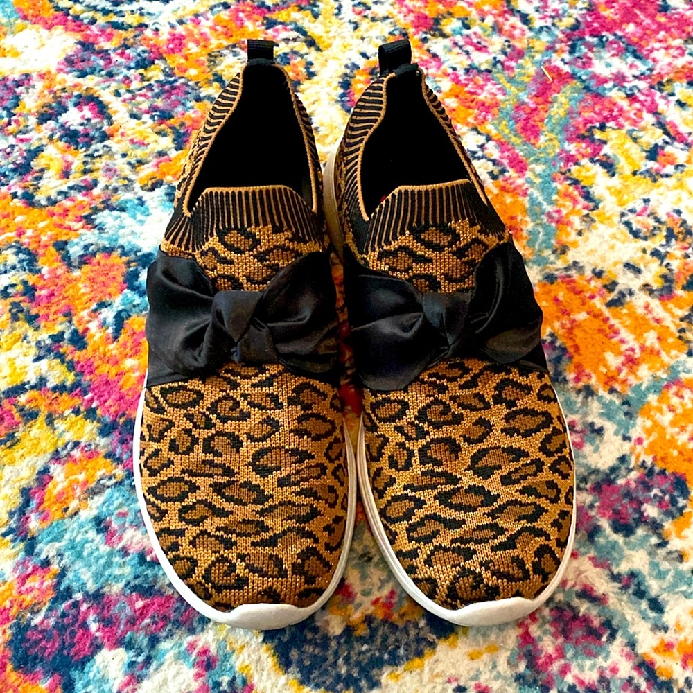Sketchers Size 10 leopard cheetah concept three memory foam stretch fit shoes